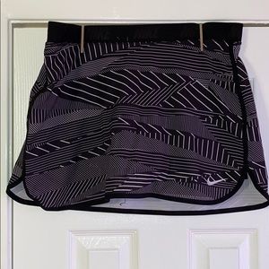 Like new Nike Golf workout skort, great material